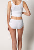 Rückansicht von einem Damen-Model, das HU white baumwolle Midi Slip 4er Pack trägt