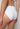 Nahaufnahme von einem Damen-Model, das HU white baumwolle Rio Slip 4er Pack trägt