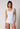 Vorderansicht von einem Damen-Model, das HU white baumwolle Tanktop trägt