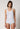 Vorderansicht von einem Damen-Model, das HU white baumwolle Tanktop trägt