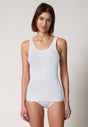 Vorderansicht von einem Damen-Model, das HU white baumwolle Tanktop trägt