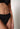 Nahaufnahme von einem Damen-Model, das HU black mikrofaser Rio Slip Doppelpack trägt
