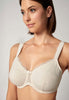 Nahaufnahme von einem Damen-Model, das HU bridal blush mikrofaser Minimizer BH trägt