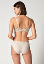 Rückansicht von einem Damen-Model, das HU bridal blush mikrofaser Schalen BH trägt