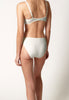 Rückansicht von einem Damen-Model, das HU ivory mikrofaser Rio Slip trägt