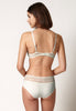 Rückansicht von einem Damen-Model, das HU ivory mikrofaser Push-up BH trägt