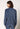 Rückansicht von einem Damen-Model, das HU faded denim baumwolle Lounge Jacke trägt
