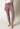 Vorderansicht von einem Damen-Model, das HU rose denim stripes baumwolle Hose lang trägt