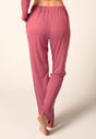 Rückansicht von einem Damen-Model, das HU rose wine modal/viskose/tencel Hose lang trägt