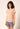 Vorderansicht von einem Damen-Model, das HU dusty rose modal/viskose/tencel Shirt kurzarm trägt
