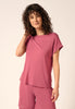 Vorderansicht von einem Damen-Model, das HU rose wine modal/viskose/tencel Shirt kurzarm trägt