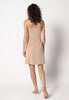 Rückansicht von einem Damen-Model, das HU nude modal/viskose/tencel Unterkleid trägt