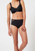 Vorderansicht von einem Damen-Model, das HU black mikrofaser Maxi Slip trägt