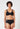 Vorderansicht von einem Damen-Model, das HU black mikrofaser Minimizer BH trägt