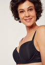 Nahaufnahme von einem Damen-Model, das HU black mikrofaser Schalen BH trägt