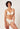 Vorderansicht von einem Damen-Model, das HU whisper white mikrofaser Bügel BH trägt