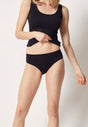 Vorderansicht von einem Damen-Model, das HU black modal/viskose/tencel Rio Slip trägt