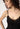 Nahaufnahme von einem Damen-Model, das HU black modal/viskose/tencel Spaghetti Top trägt