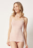 Vorderansicht von einem Damen-Model, das HU dusty rose modal/viskose/tencel Spaghetti Top trägt