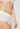 Nahaufnahme von einem Damen-Model, das HU white modal/viskose/tencel Panty trägt