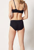 Rückansicht von einem Damen-Model, das HU black modal/viskose/tencel Panty trägt