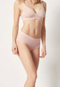 Vorderansicht von einem Damen-Model, das HU dusty rose modal/viskose/tencel Panty trägt