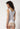 Rückansicht von einem Damen-Model, das HU white modal/viskose/tencel Tanktop trägt