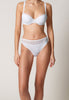 Vorderansicht von einem Damen-Model, das HU white mikrofaser Rio Slip trägt