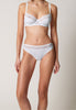 Vorderansicht von einem Damen-Model, das HU white mikrofaser String trägt